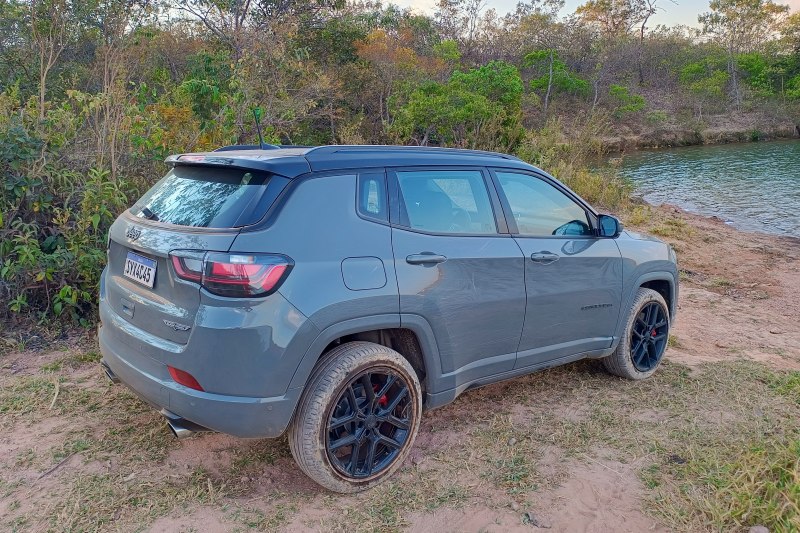 Jeep Compass Blackhawk.