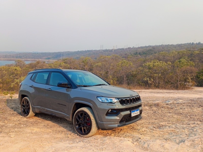 Jeep Compass Blackhawk.