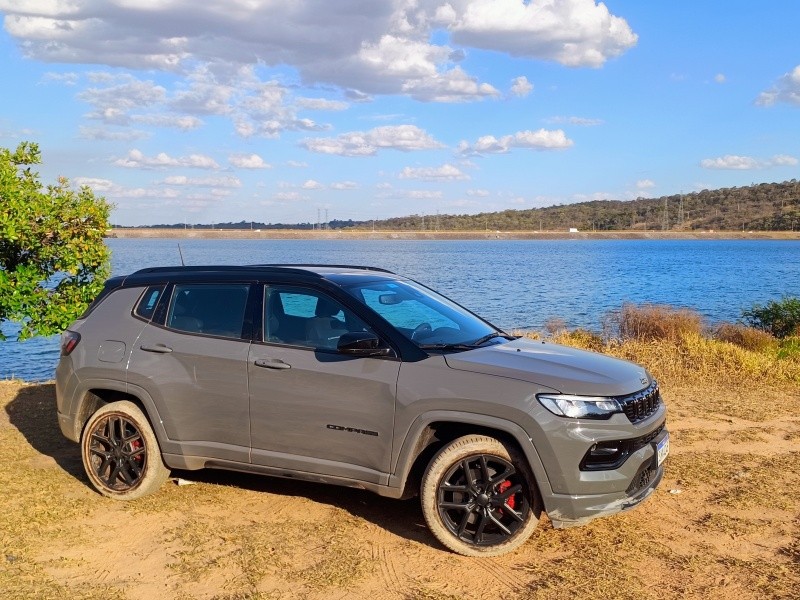 Jeep Compass Blackhawk.