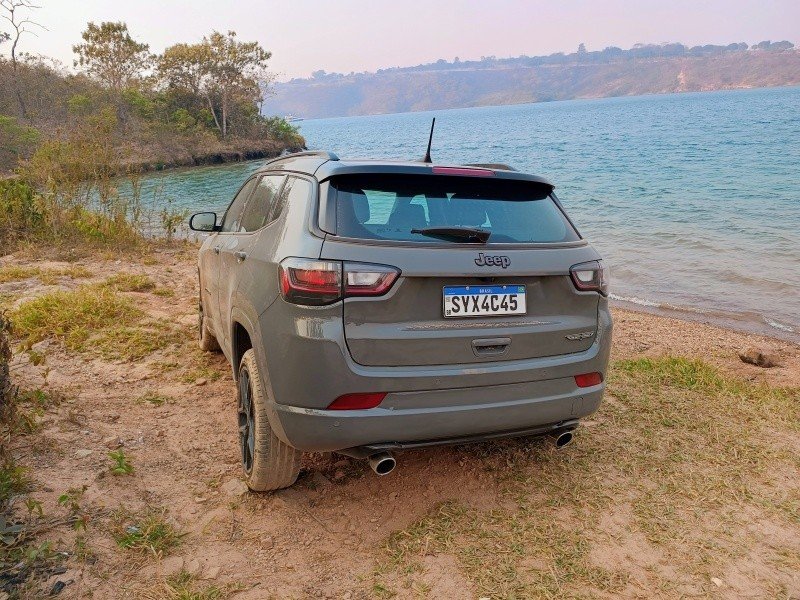 Jeep Compass Blackhawk.