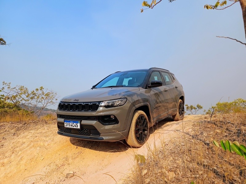 Jeep Compass Blackhawk.