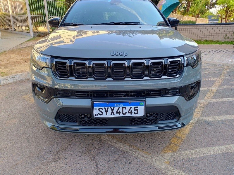 Jeep Compass Blackhawk.