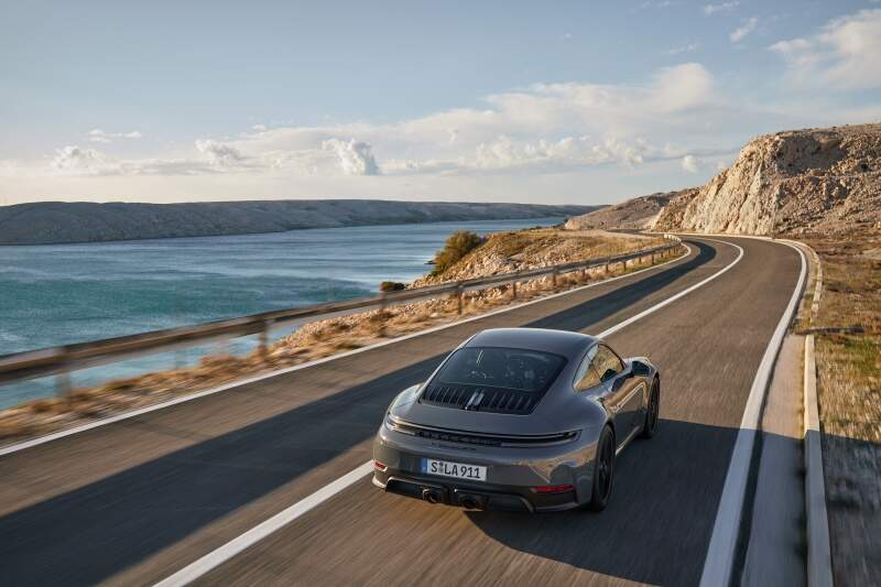 Porsche 911 Carrera GTS.