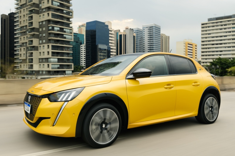 Peugeot e-208.