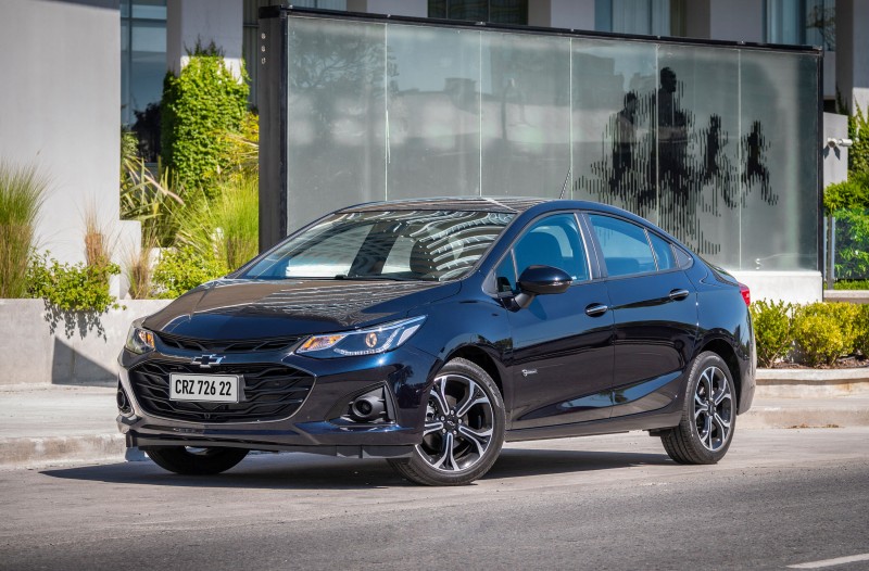 Chevrolet Cruze Midnight.