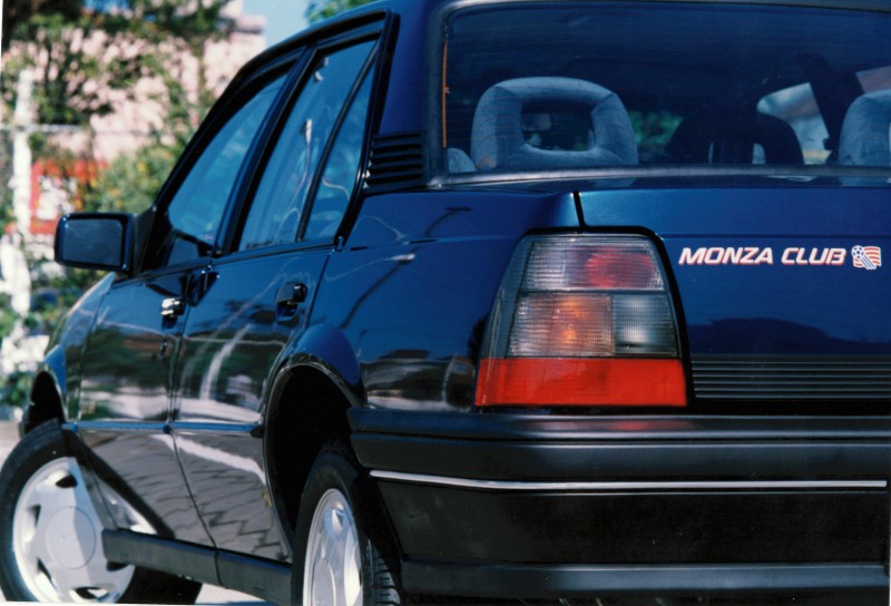 Chevrolet Monza Club.