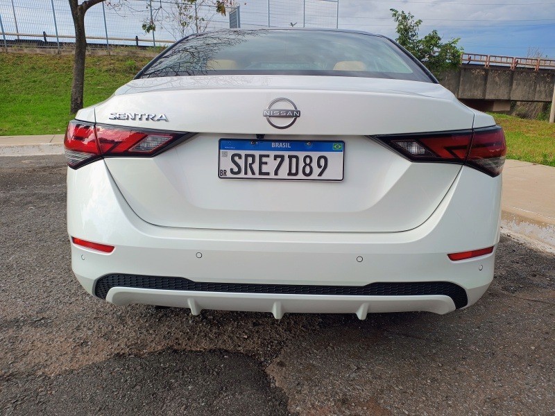 Nissan Sentra Exclusive.