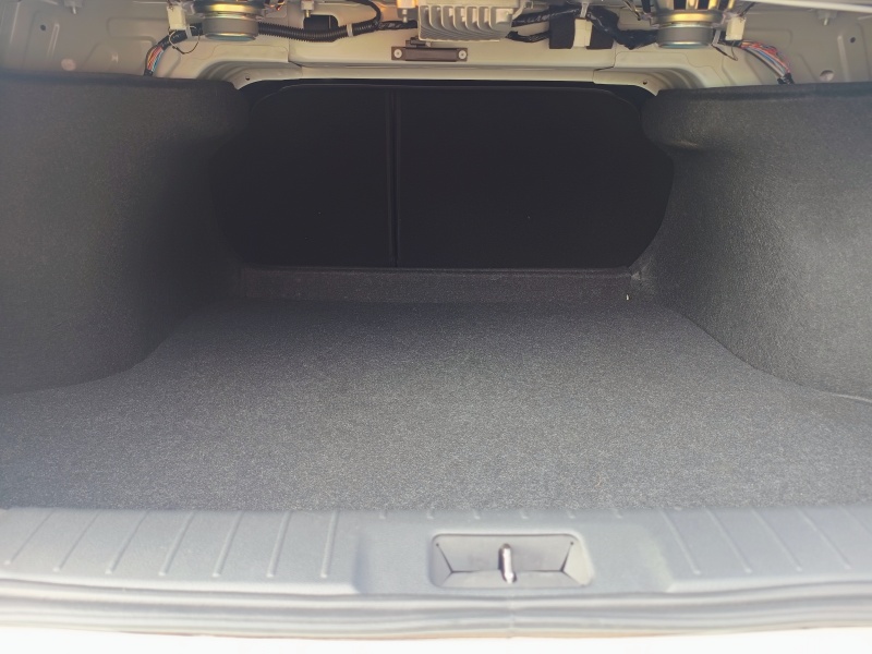 Nissan Sentra Exclusive.