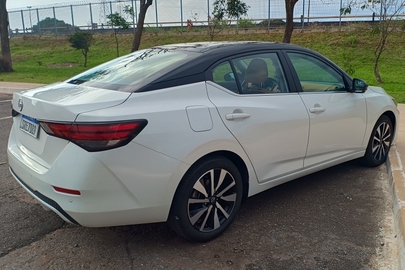 Nissan Sentra Exclusive.