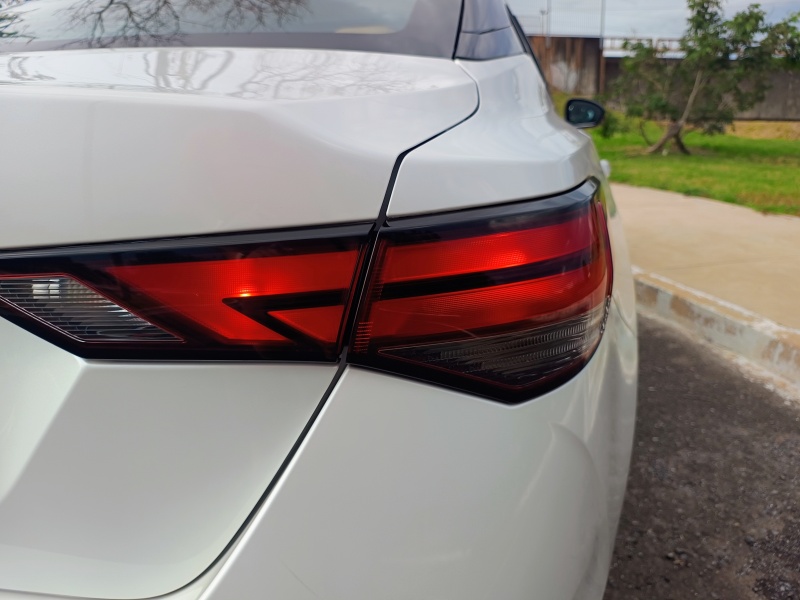 Nissan Sentra Exclusive.