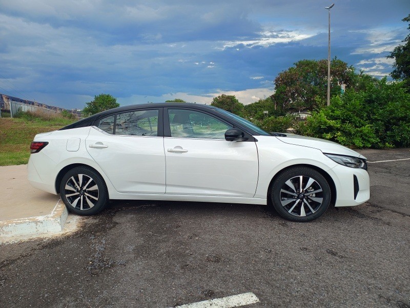 Nissan Sentra Exclusive.