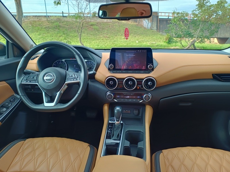 Nissan Sentra Exclusive.
