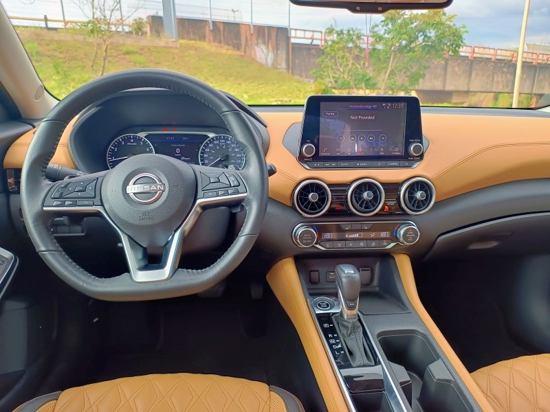 Nissan Sentra Exclusive.