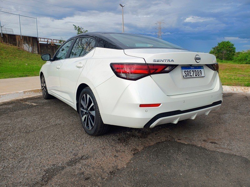 Nissan Sentra Exclusive.