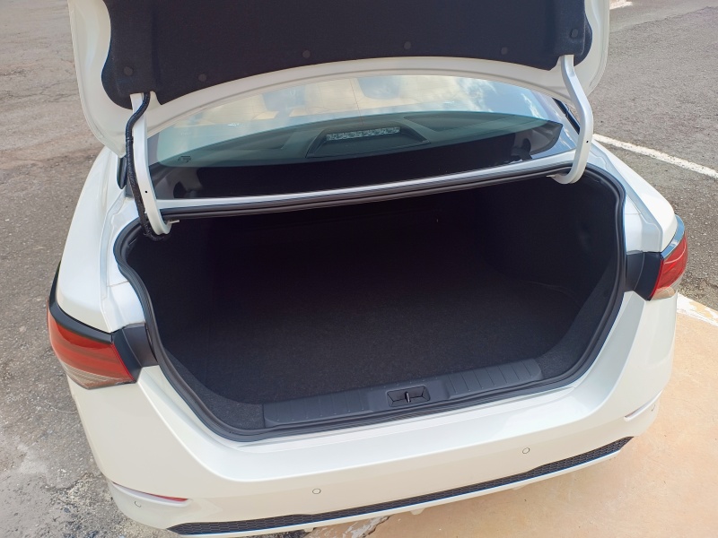 Nissan Sentra Exclusive.