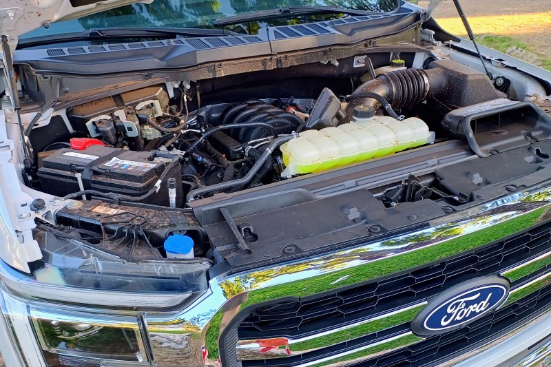 Ford F-150 Lariat.