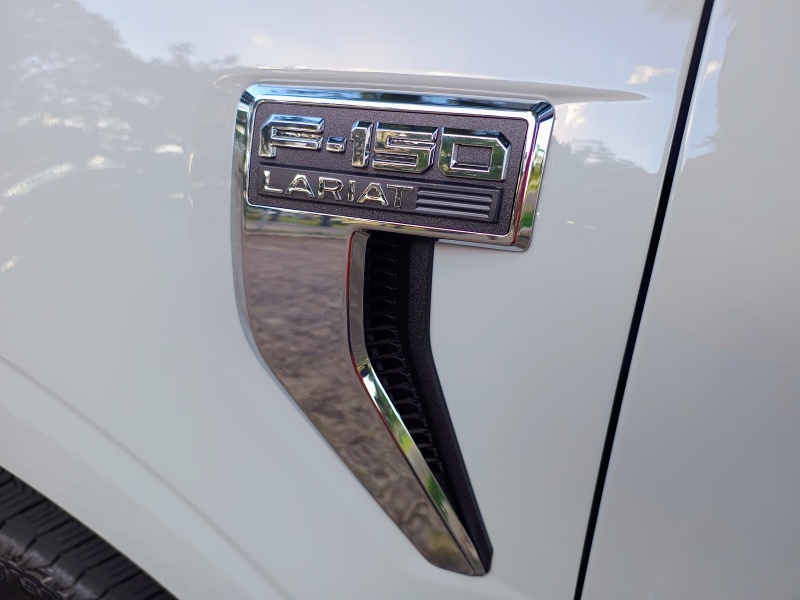 Ford F-150 Lariat.