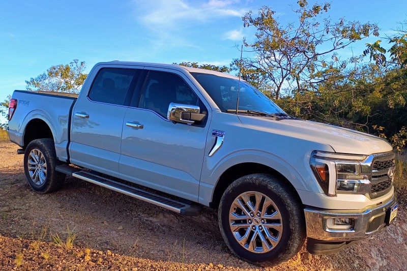 Ford F-150 Lariat.