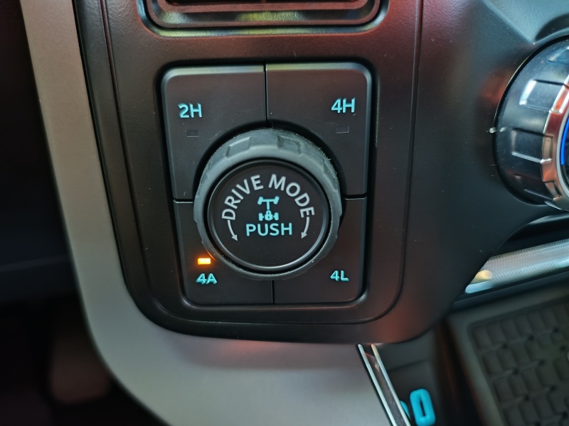 Ford F-150 Lariat.