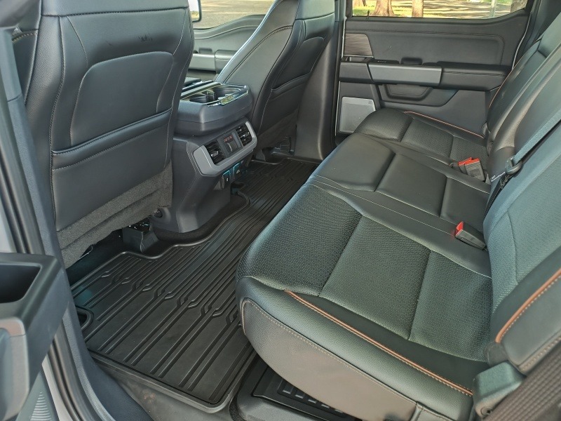 Ford F-150 Lariat.
