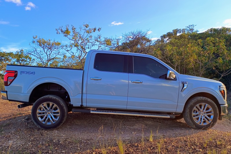 Ford F-150 Lariat.