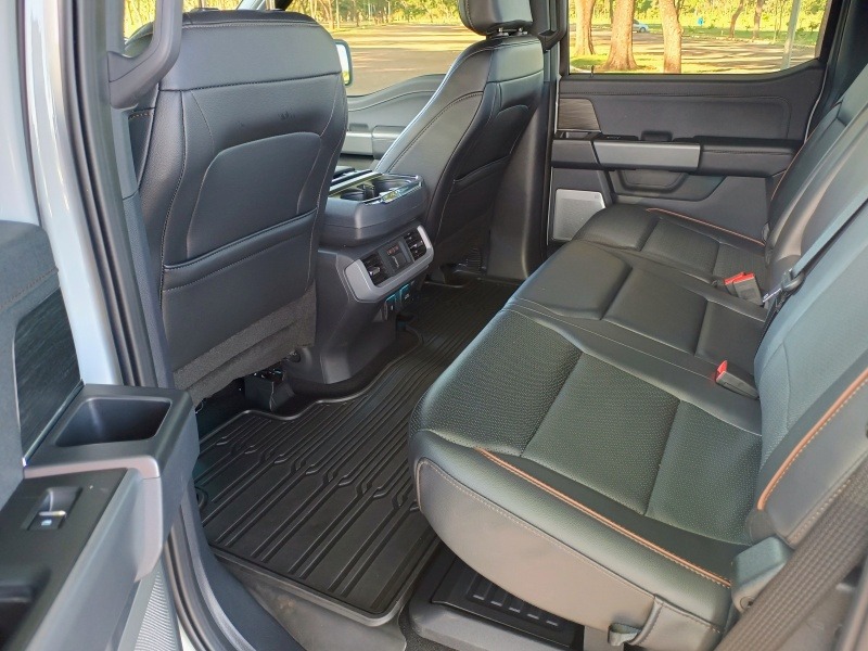 Ford F-150 Lariat.