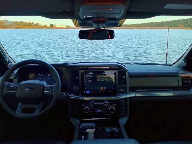 Ford F-150 Lariat.