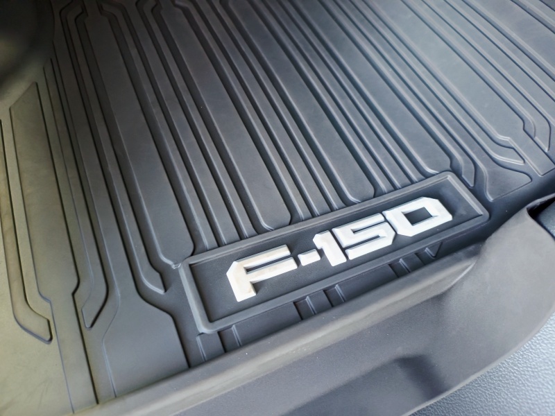 Ford F-150 Lariat.