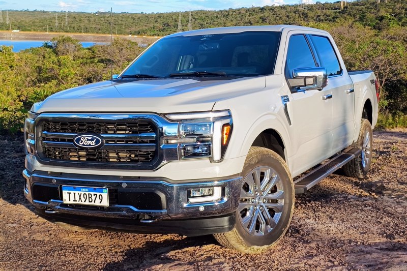 Ford F-150 Lariat.