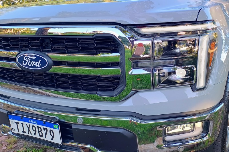 Ford F-150 Lariat.