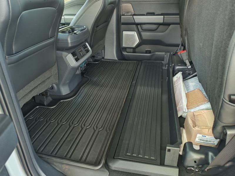 Ford F-150 Lariat.
