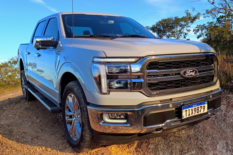 Ford F-150 Lariat.