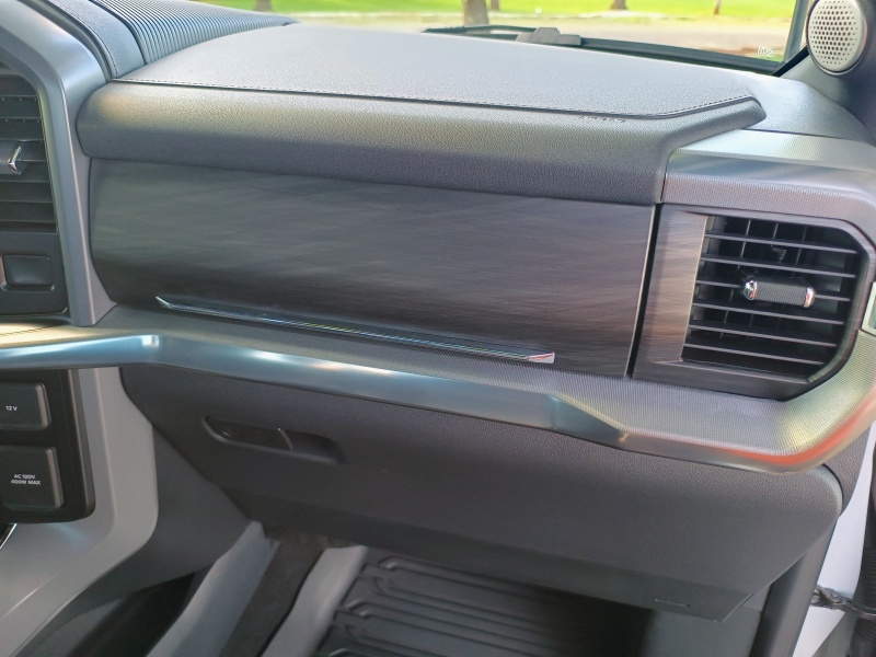 Ford F-150 Lariat.