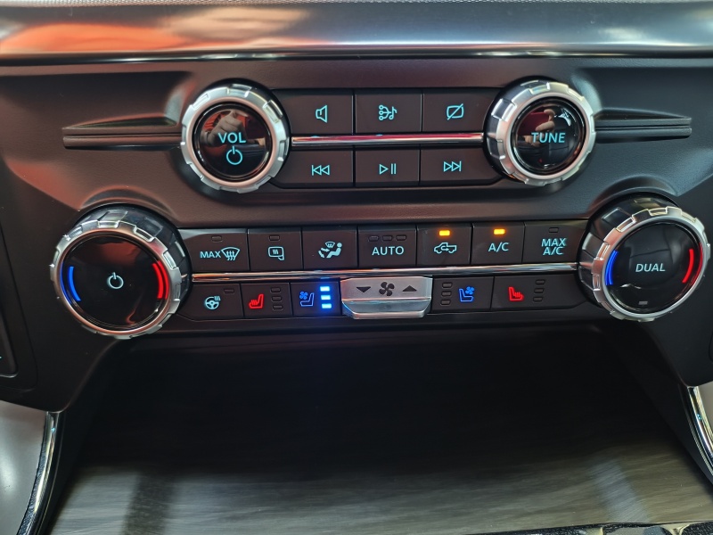 Ford F-150 Lariat.
