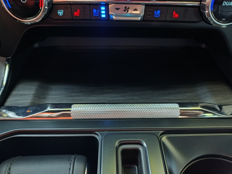 Ford F-150 Lariat.