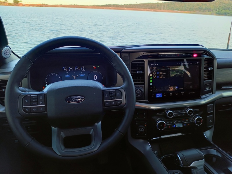 Ford F-150 Lariat.