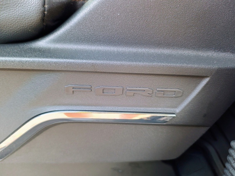 Ford F-150 Lariat.