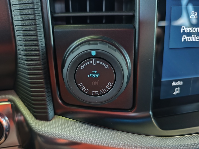 Ford F-150 Lariat.