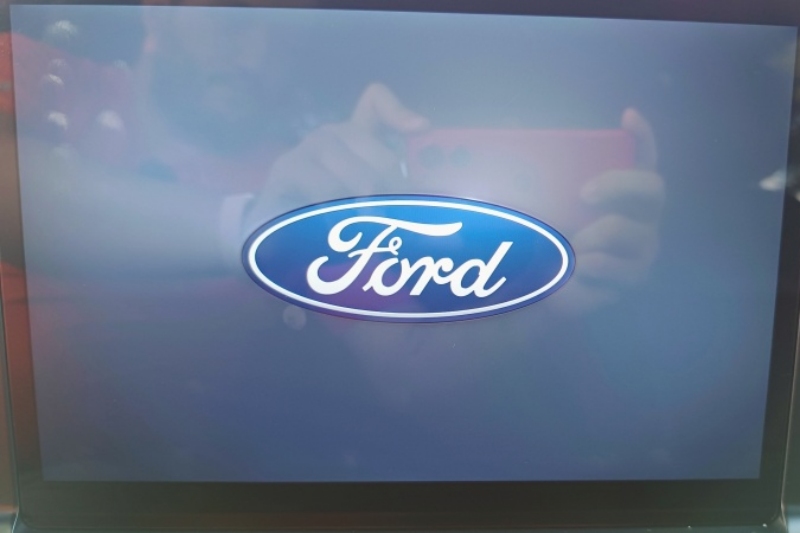 Ford F-150 Lariat.
