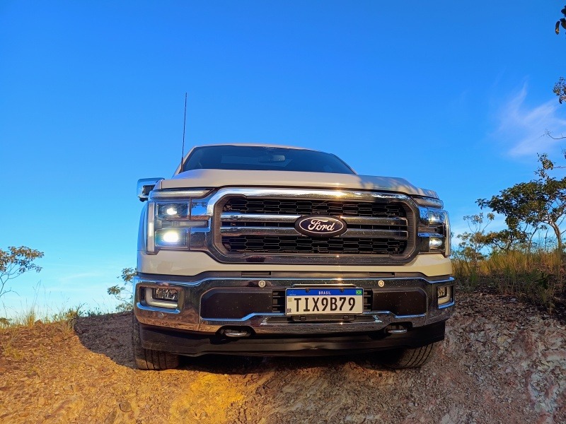 Ford F-150 Lariat.