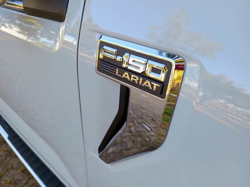 Ford F-150 Lariat.