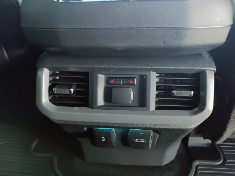 Ford F-150 Lariat.