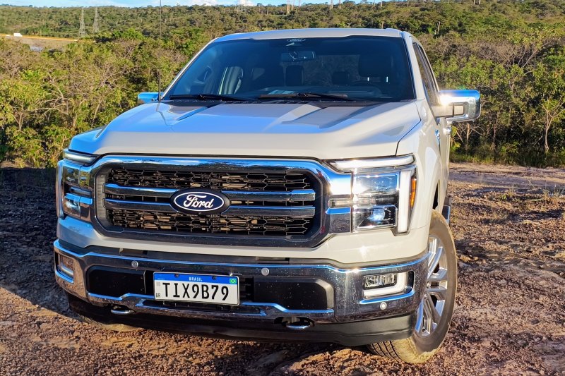 Ford F-150 Lariat.