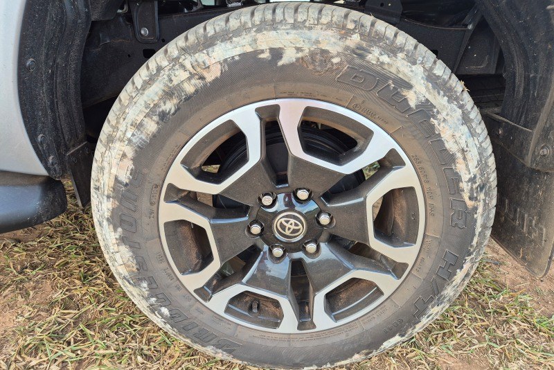 Toyota Hilux SRV.