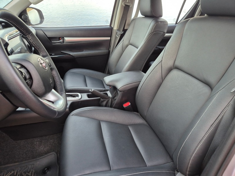 Toyota Hilux SRV.