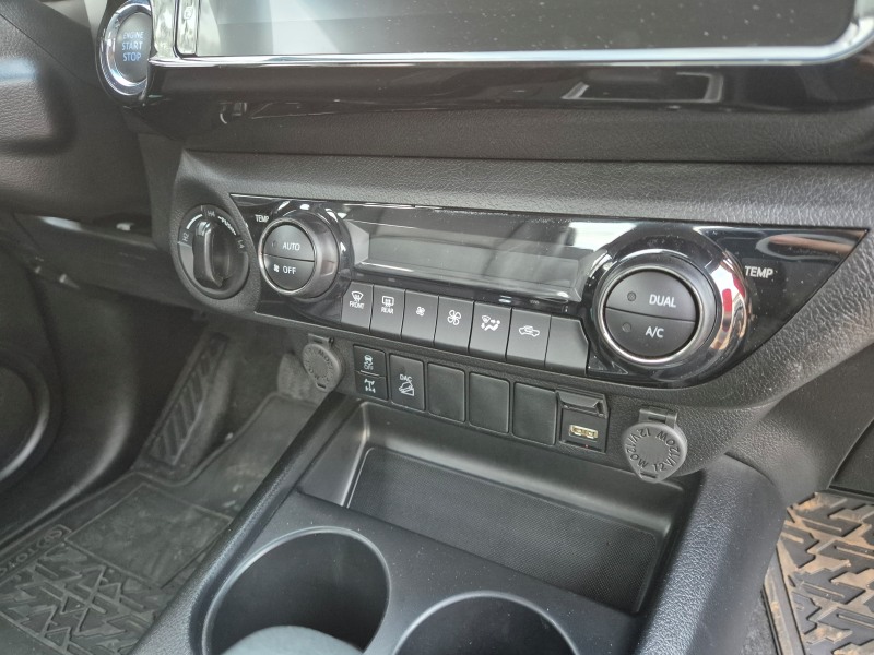 Toyota Hilux SRV.