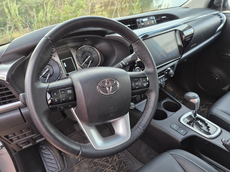 Toyota Hilux SRV.