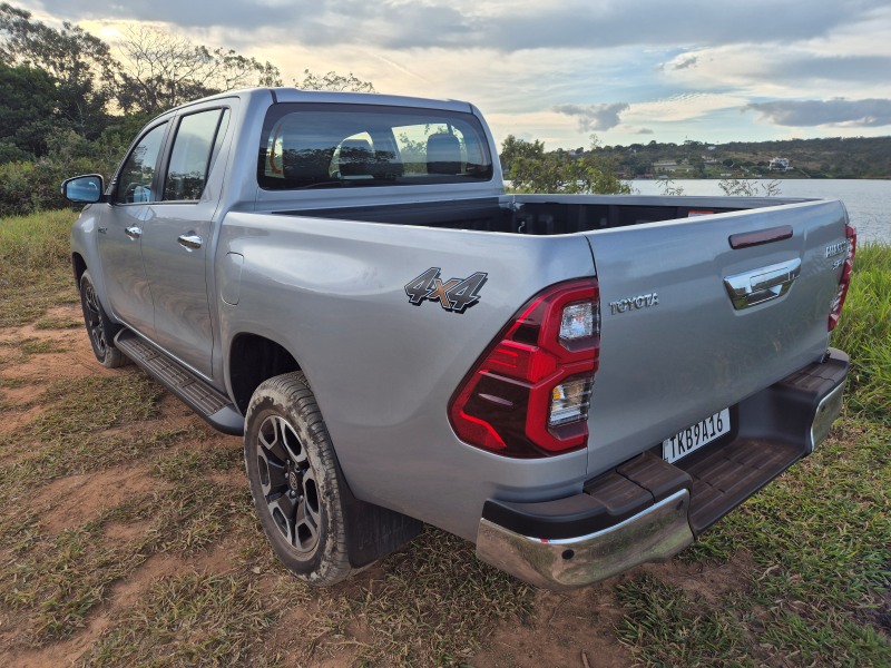 Toyota Hilux SRV.