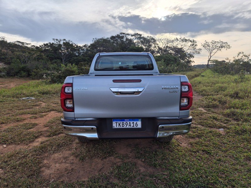 Toyota Hilux SRV.
