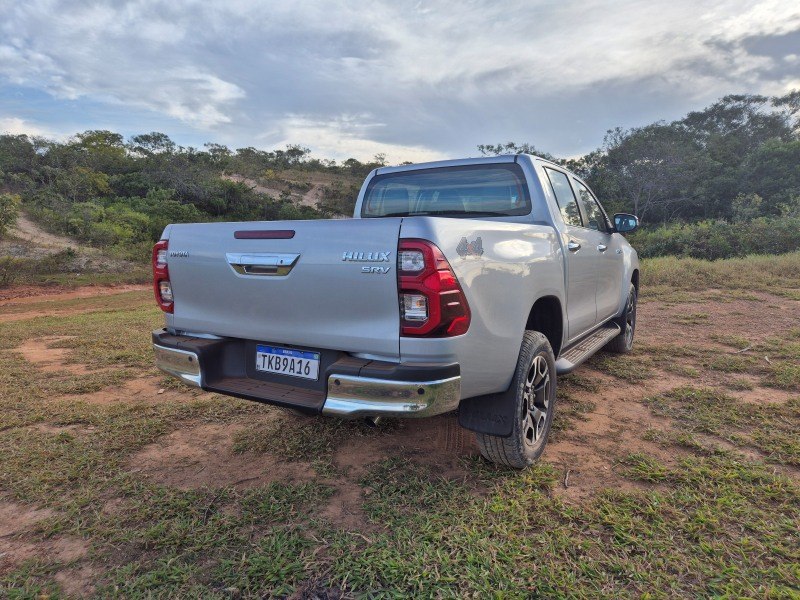 Toyota Hilux SRV.
